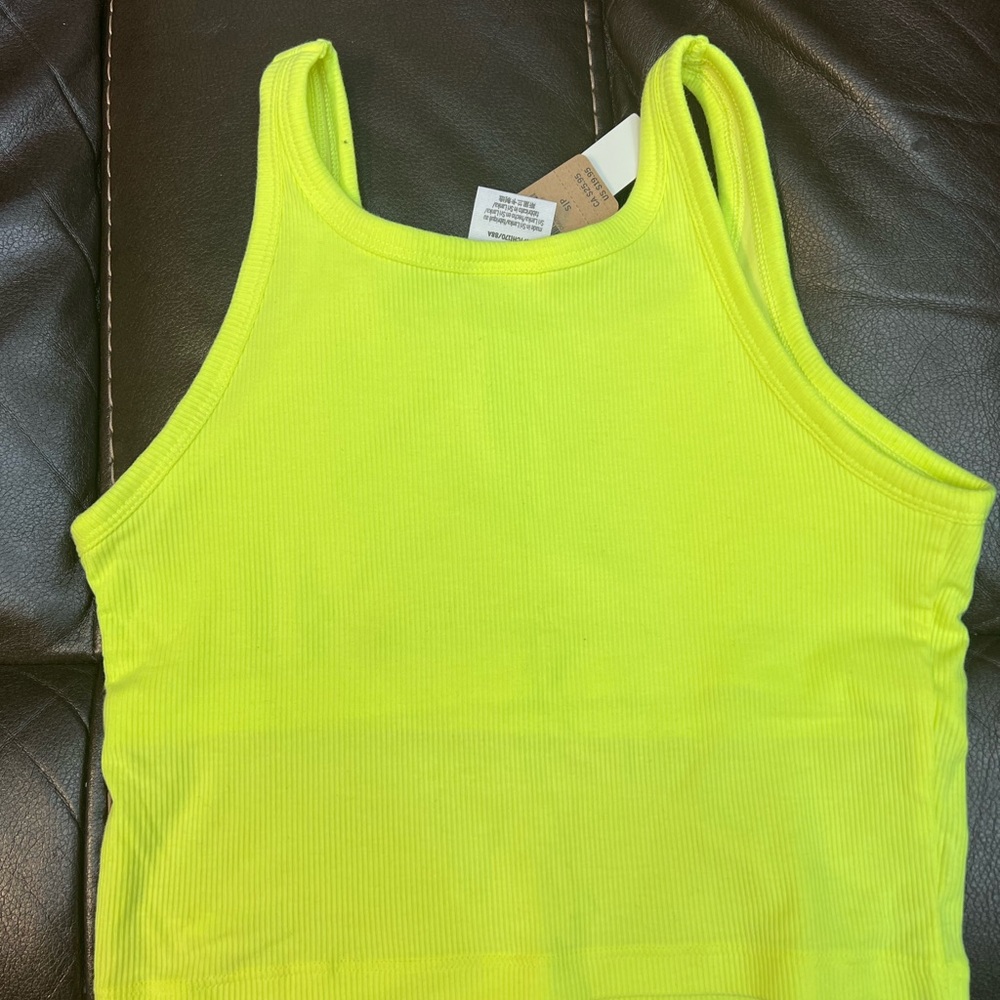 BNWT PINK ( VS) Neon Yellow Ribbed Crop Tank Top - Picture 4 of 5